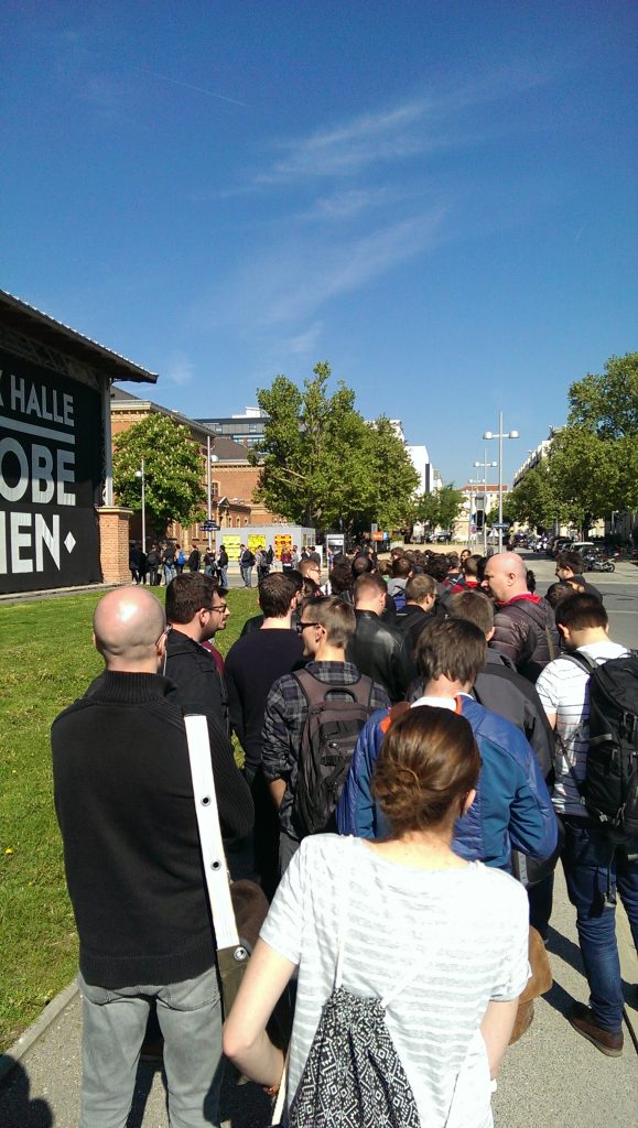 Queue in front of the MARX-Halle in Vienna.